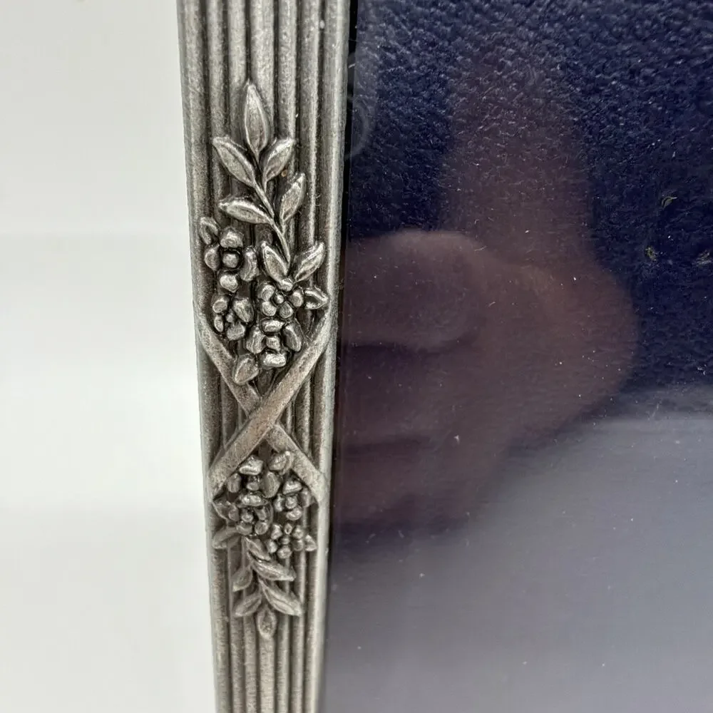 Unbranded pewter metal